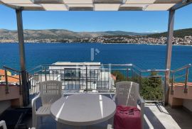 Kuća 5 apartmana,362 m2,okućnica,parking,100 m od mora, Trogir, House