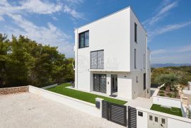 Eksluzivna villa sa bazenom,370 m2,S+P+2,garaža,pogled na more, Trogir, بيت