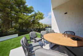 Eksluzivna villa sa bazenom,370 m2,S+P+2,garaža,pogled na more, Trogir, Дом