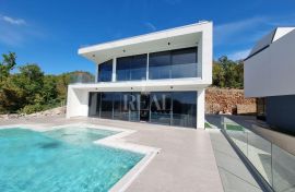 Prekrasna villa s bazenom ,250 m2 ,pogled na more!, Crikvenica, Maison