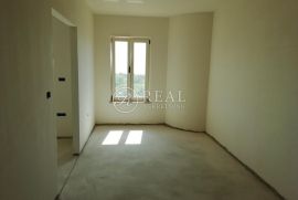 Marinići, kvalitetna i bogato opremljena novogradnja, 3S+DB od 105 m2, Viškovo, Apartamento