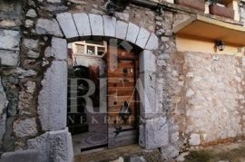 Lijepa kamena kuća s pogledom na jezero u Triblju, Vinodolska Općina, Дом