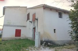 Kamena kuća za adaptaciju, Pićan, Casa