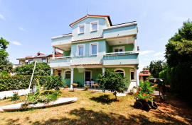 Kvalitetna nekretnina za investiciju (11 apartmana), Medulin, بيت