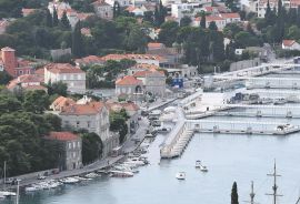 Atraktivno građevinsko zemljište u Lapadu-kuća za adaptaciju, Dubrovnik, Ev