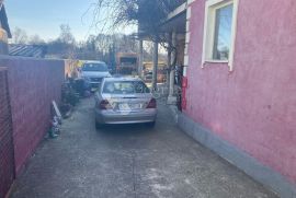 Petruševec kuća sa 3 stana, Peščenica - Žitnjak, Дом