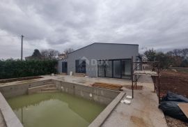 ISTRA, REBIĆI -Kuća sa bazenom i garažom na mirnoj lokaciji!, Barban, Ev