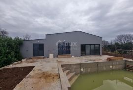ISTRA, REBIĆI -Kuća sa bazenom i garažom na mirnoj lokaciji!, Barban, Maison