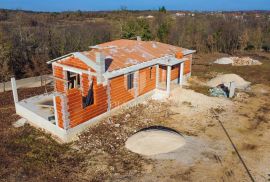 Poreč, okolica, prilika za investicuju interesantna kuća u izgradnji!, Poreč, Famiglia