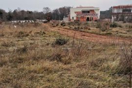 Poljoprivredno zemljište Prodaje se poljoprivredno zemlište u Krnici, Marčana, Zemljište
