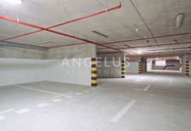 Split, Brodarica - najam parkirnog mjesta u garaži, Split, Garage