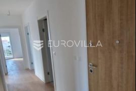 Zadar, Plovanija, Prostran trosoban stan, Zadar, Apartamento