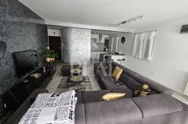 Kostrena stan 104 m2,okućnica 80 m2,3 parking mjesta, Kostrena, Διαμέρισμα