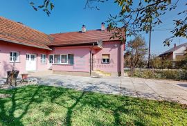 Kuća s okućnicom i gospodarskim zgradama PRODAJA!, Vrbovec, Famiglia