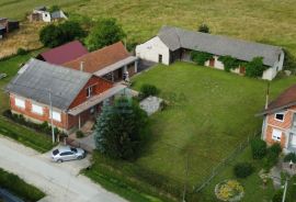 Kuća PRODAJA, s pomoćnim zgradama i velika okoćnica, Vrbovec, Casa
