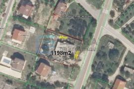Građevinsko zemljište 1198 m2 s postojećim objektom !, Benkovac, Ticari emlak
