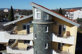 Kuća prodaja SUKOŠAN u blizini mora (9 app+konoba), Sukošan, Σπίτι