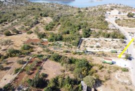 Prodaja zemljišta 1700 m2 blizina mora i jezera Vrana, Pakoštane, Tierra