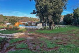 Prodaje se građevinsko zemljište u mirnom dijelu Banjola, Medulin, Γη