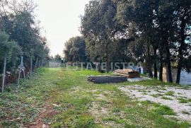 Prodaje se građevinsko zemljište u mirnom dijelu Banjola, Medulin, Γη