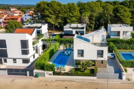 Fažana, luksuzna kuća sa bazenom - 100 m od mora, Fažana, Kuća