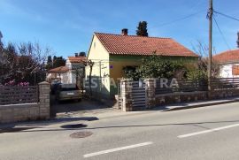 Prodaje se obiteljska kuća samo 150 m od mora u Fažani, Fažana, Kuća