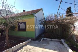 Prodaje se obiteljska kuća samo 150 m od mora u Fažani, Fažana, Σπίτι