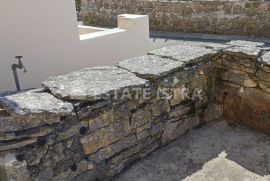 Barban – dvije kamene starine za renovaciju, Barban, Дом