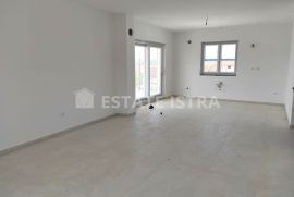 Penthouse u novogradnji sa ogromnom terasom, Pula, Daire