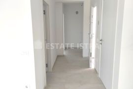 Penthouse u novogradnji sa ogromnom terasom, Pula, Stan