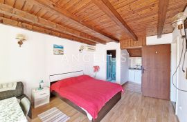 Dubrovnik, Zaton – kuća s pet smještajnih jedinica blizu plaže, 195 m2, Dubrovnik - Okolica, Maison