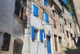 Kuća Prodaje se renovirana kamena istarska kuća u  centru lijepog istarskog gradića Motovuna, Motovun, Σπίτι