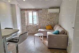 Kuća Prodaje se renovirana kamena istarska kuća u  centru lijepog istarskog gradića Motovuna, Motovun, Maison