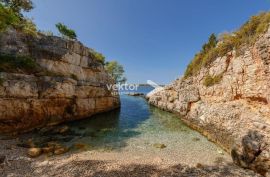 Dalmacija, Imanje na otoku s vlastitim pristaništem za brod, Trogir, Kuća
