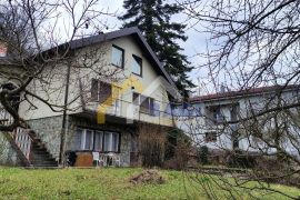 Prodaje se kuća na Mlinovima 220 m2 + velika okućnica, Podsljeme, Ev