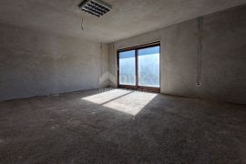 RIJEKA - poslovni prostor, skladište, arhiva, radionica 80 m2, Rijeka, Propriété commerciale