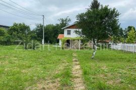 Barič, odlična porodična kuća ukupne površine 270m2, Obrenovac, Famiglia