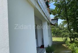 Barič, odlična porodična kuća ukupne površine 270m2, Obrenovac, Ev