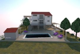 Kuća Prodaje se kuća na velikoj okućnici sa projektom, Zambratija, Umag, Umag, Kuća