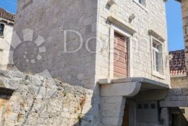 Kuća u Centru Trogira s 3 stana, Trogir, Σπίτι