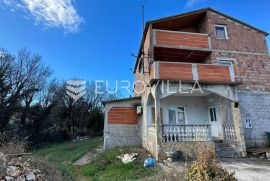 Istra, Valbandon, samostojeća kuća s tri stana za investiciju, Fažana, Σπίτι