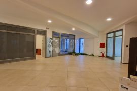 Ured na odličnoj lokaciji!, Pula, Commercial property