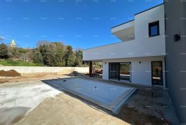 Kuća Prodaje se nova kuća sa bazenom na odličnoj lokaciji, blizu mora!, Ližnjan, Casa