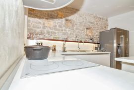 Kuća Prodaja predivne, moderno opremljene i renovirane istarske kamene kuće, Bale!, Bale, Σπίτι