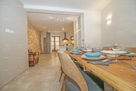 Kuća Prodaja predivne, moderno opremljene i renovirane istarske kamene kuće, Bale!, Bale, Σπίτι