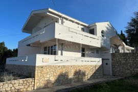 Ugljan - Lukoran villa 5 apartmana na 2157m2 zemljišta! Otvoren pogled more!, Preko, Casa