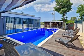 Prodaje se kuća s bazenom u Sv. Kirinu, Svetvinčenat, Maison