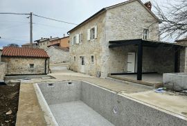ISTRA, VIŠNJAN - Kamena ljepotica u centru manjeg naselja, Višnjan, Haus