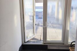 RIJEKA, VEŽICA - Manji stan s pogledom na more!, Rijeka, Appartamento