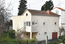 Split, Kamen - obiteljska kuća sa okućnicom i garažom, Split - Okolica, Haus